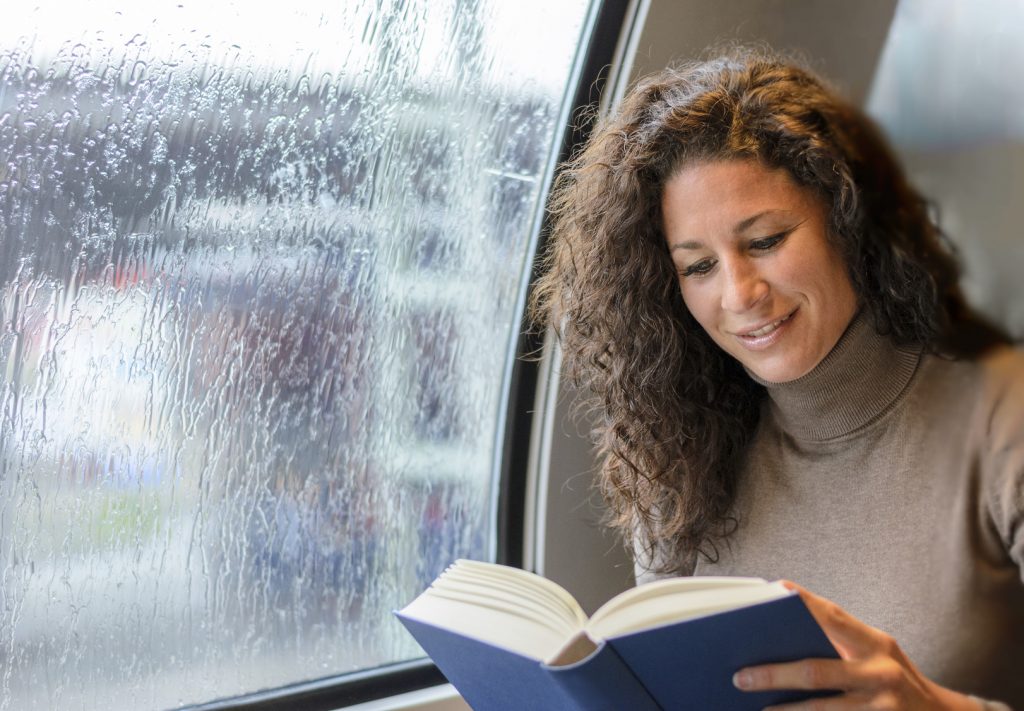 oggetti utili per viaggio in treno libro