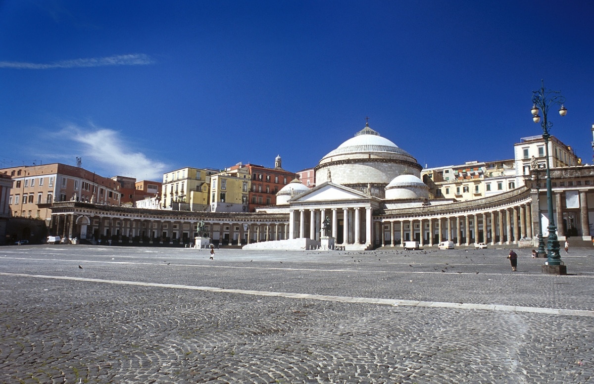 naples in two days piazza plebiscito