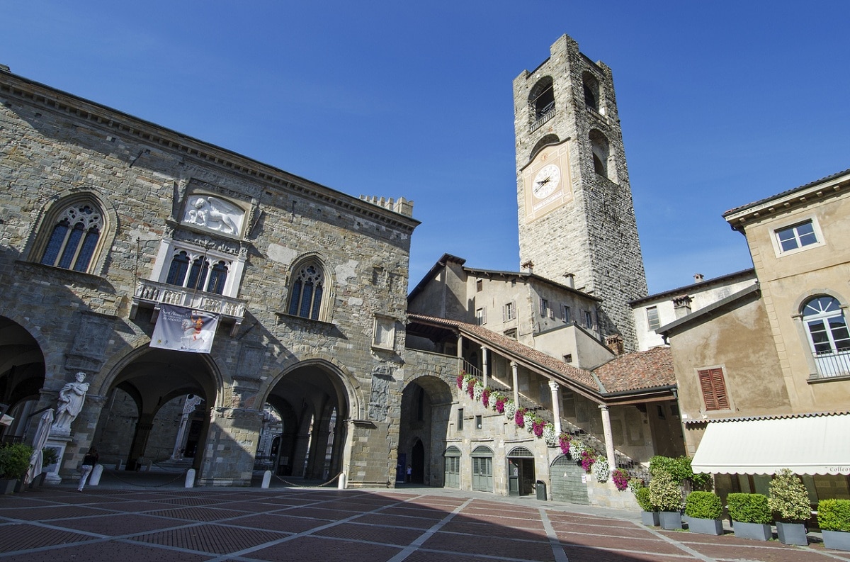 cosa vedere a bergamo in un giorno torre del campanone