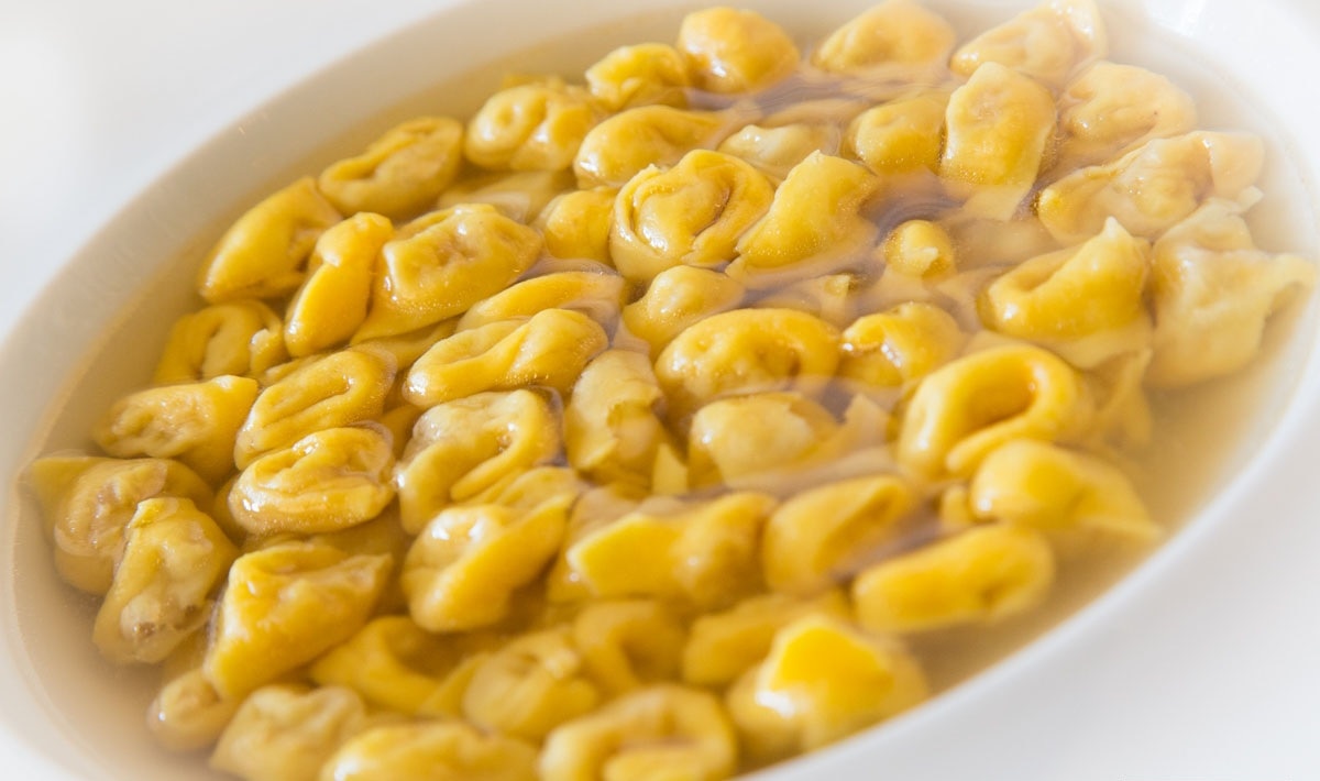 dove mangiare tortellini a bologna la piazzetta ristorante