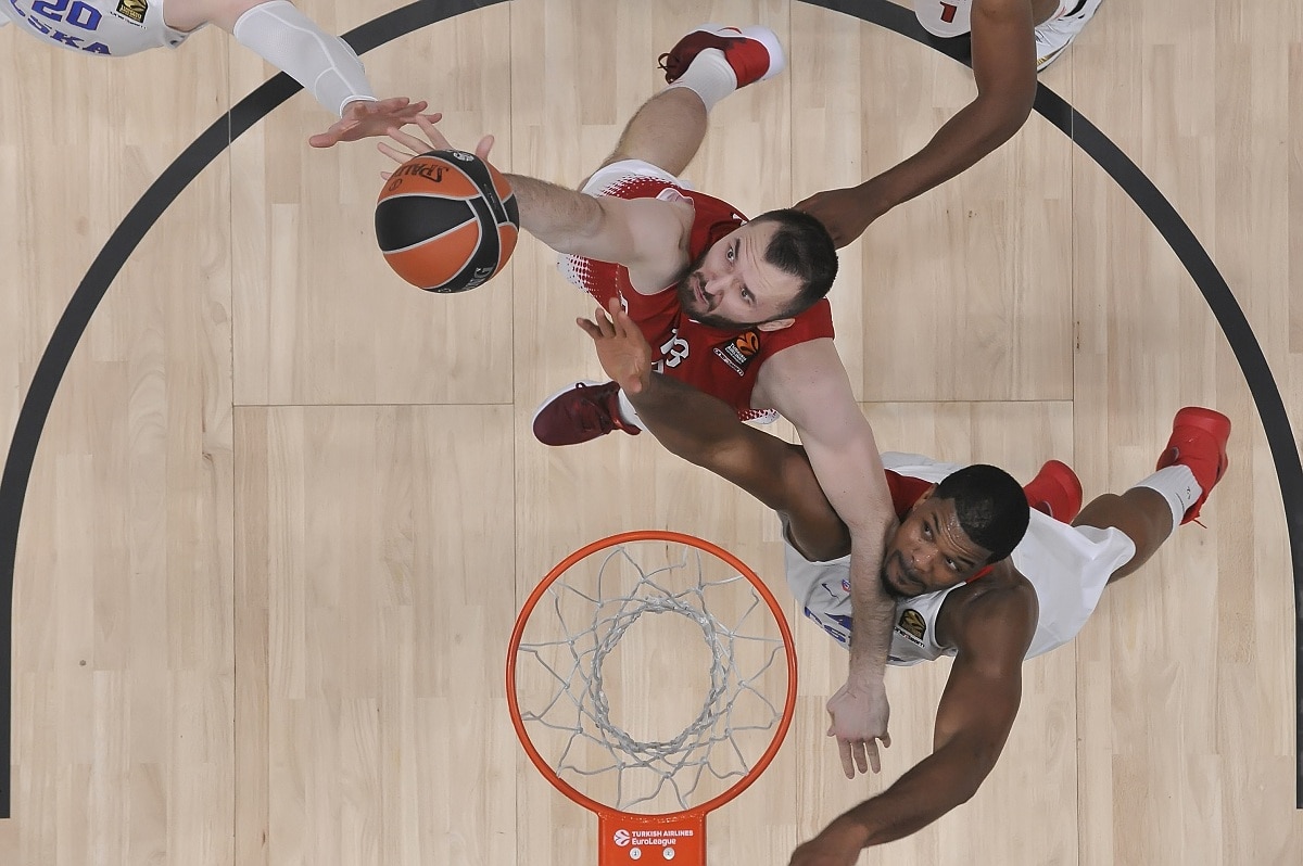 weekend a milano con gli amici partita di basket