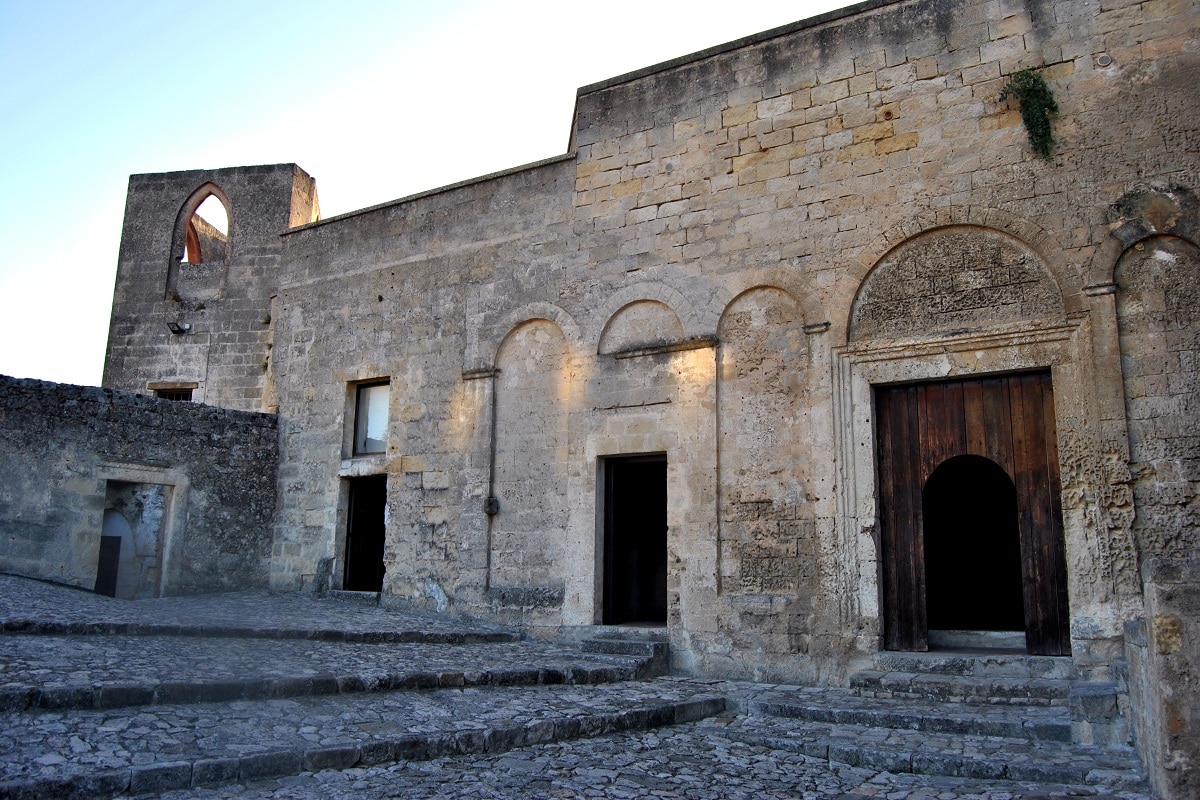 chiesa nella roccia sassi di matera © Vee13vr via Wikimedia