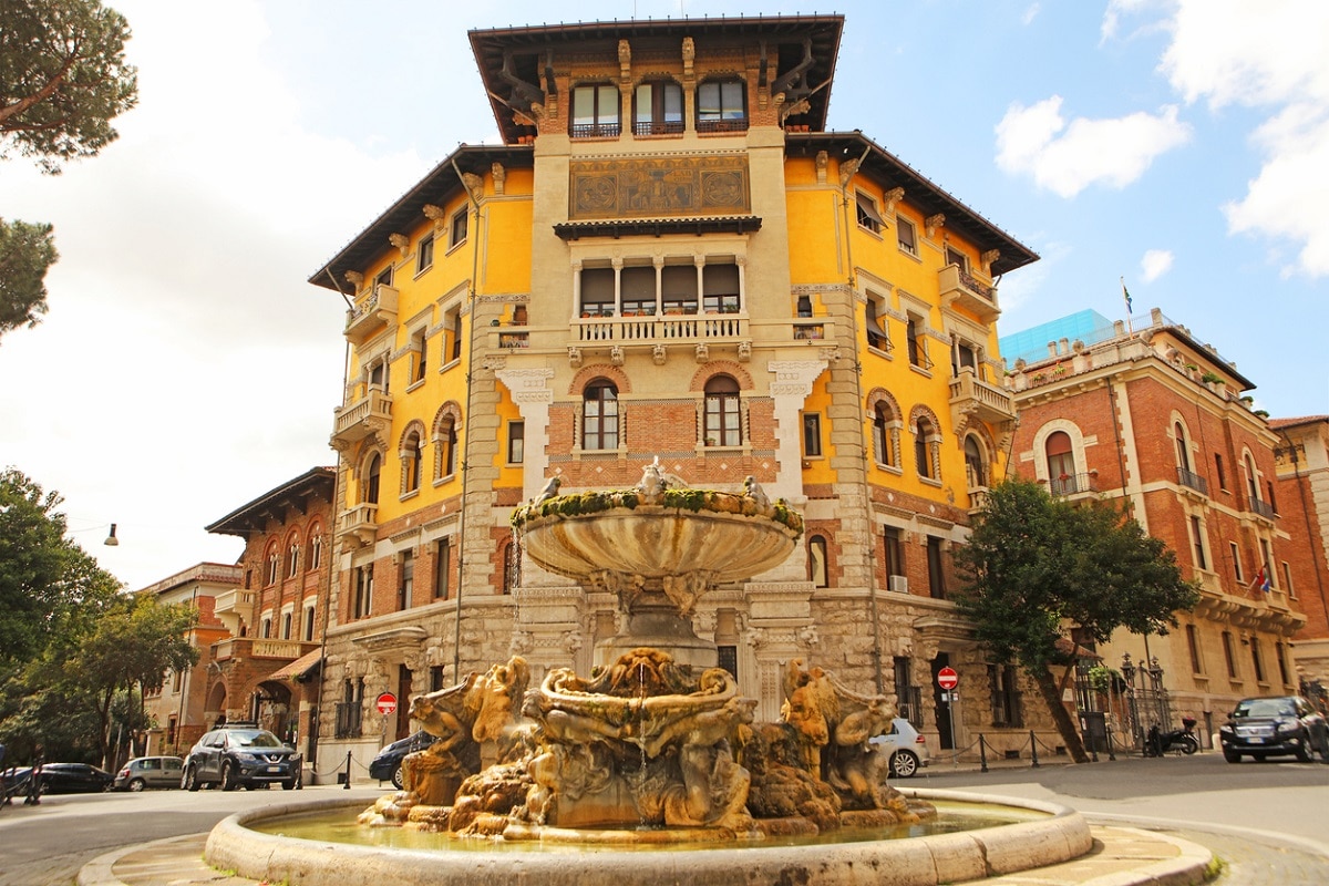 roma alternativa quartiere coppedè fontana delle rane