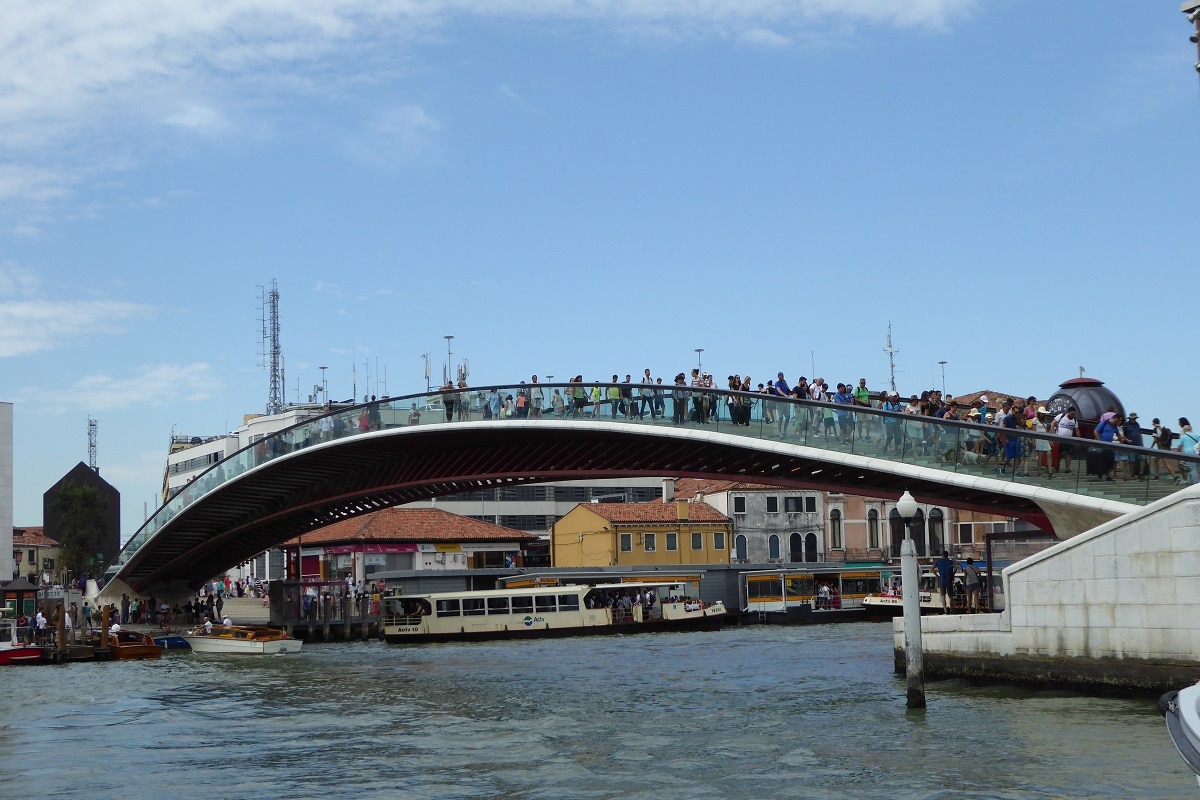 venezia santa lucia_Ponte_Costituzione_wikimedia commons