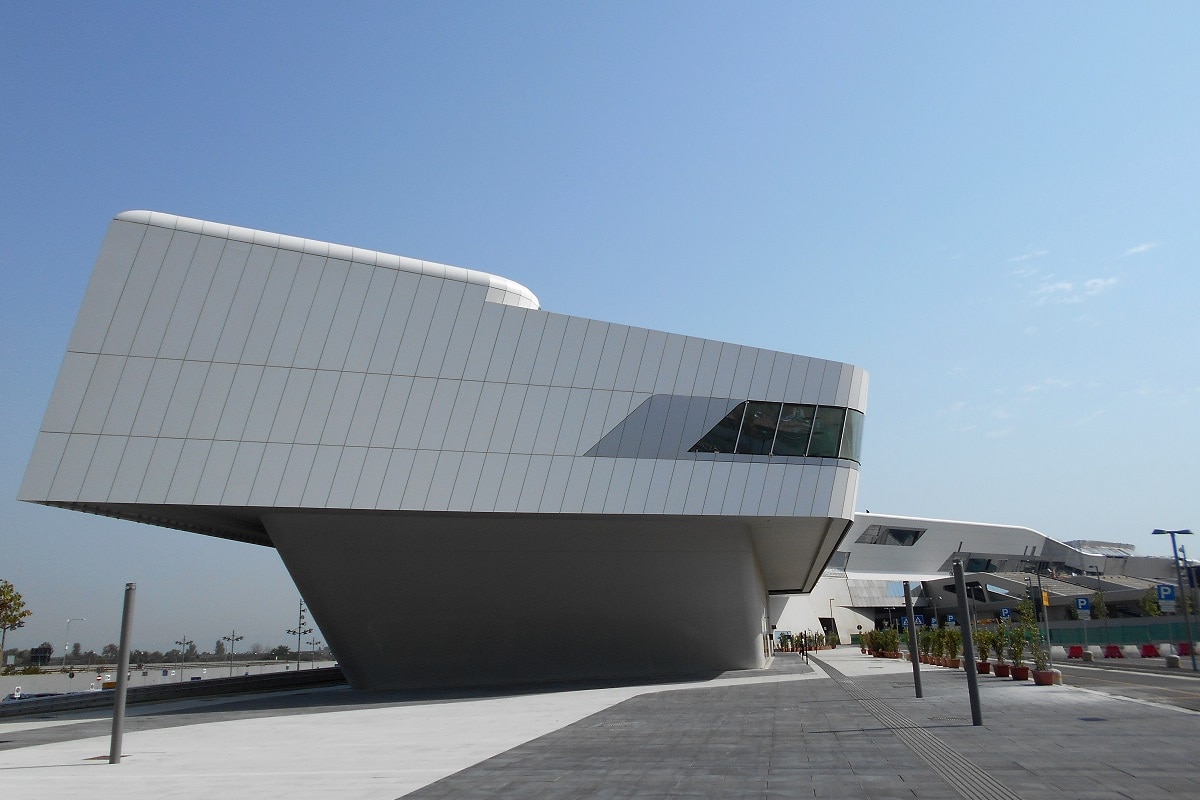 Stazione di Napoli Afragola: il gioiello di Zaha Hadid - esterno