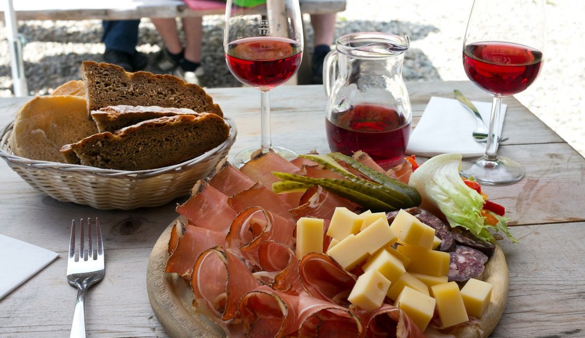 Mangiare a Trento speck mele vino trentino