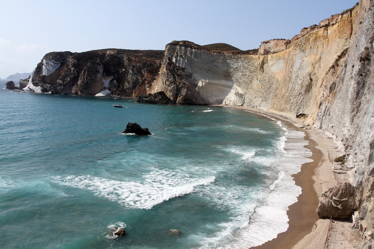 Vacanze-a-Ponza-come-arrivare-e-cosa-fare-nell’isola-pontina - Chiaia di Luna