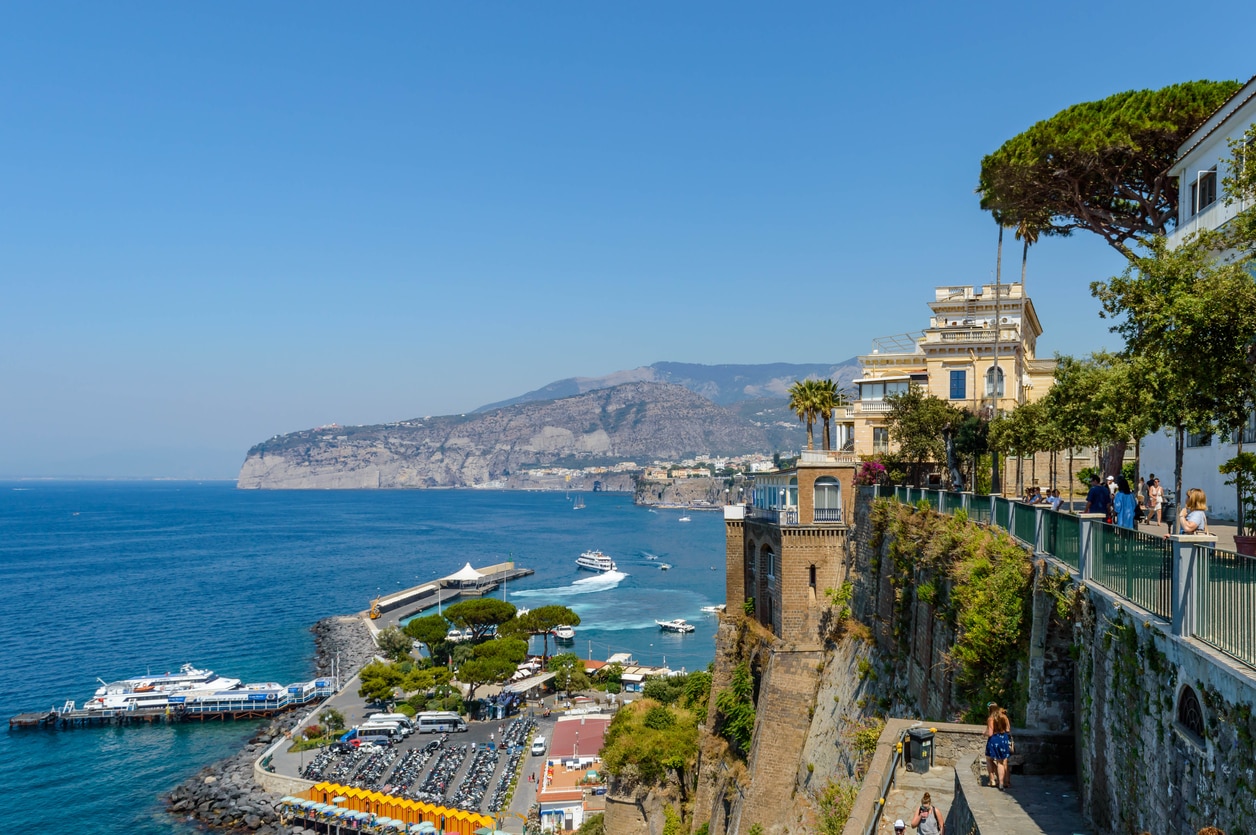 Ecco le spiagge raggiungibili in treno più belle del Sud Italia - Sorrento