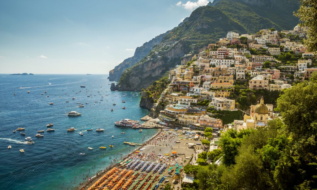 Ecco le spiagge raggiungibili in treno più belle del Sud Italia - Positano