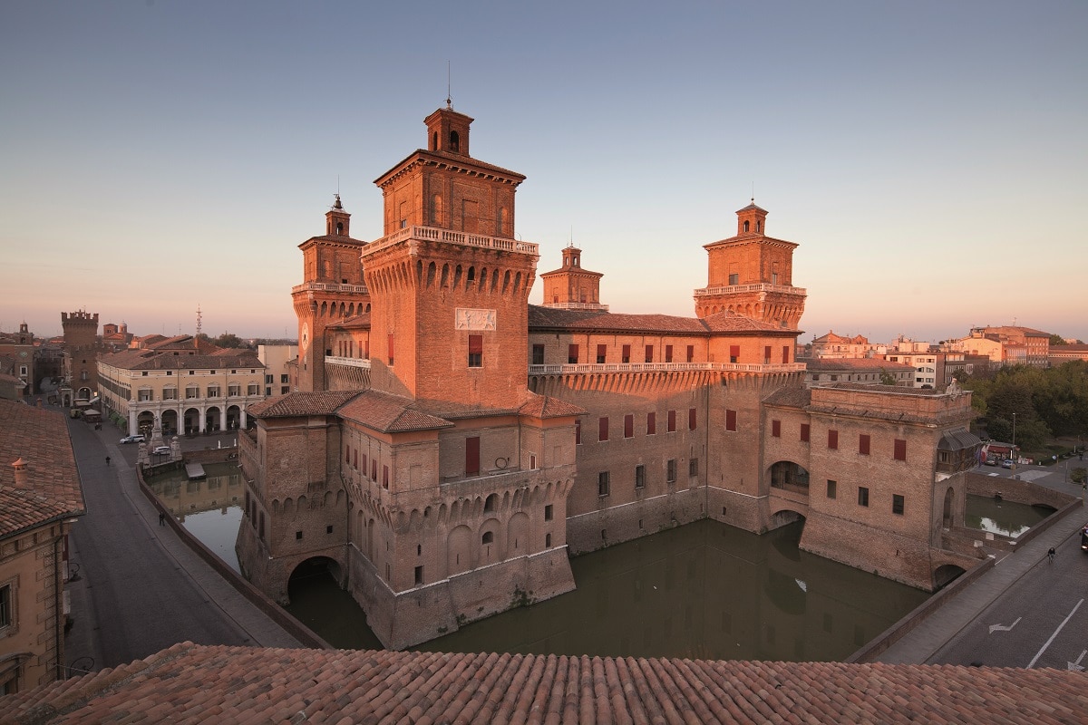 Da Giorgio Bassani a Ludovico Ariosto la Ferrara letteraria e artistica - castello estense