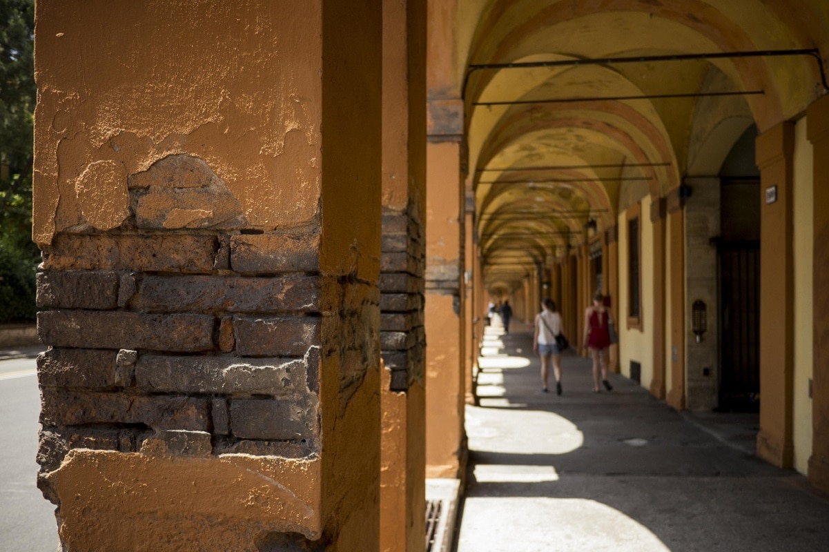 Posti romantici Bologna portici credits max zulauf via Flickr