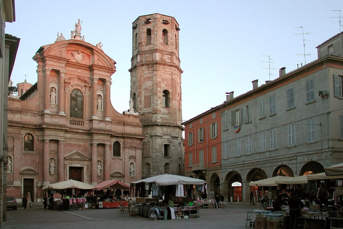 Reggio Emilia cosa vedere e cosa fare - piazza Prospero credits Paolo da Reggio