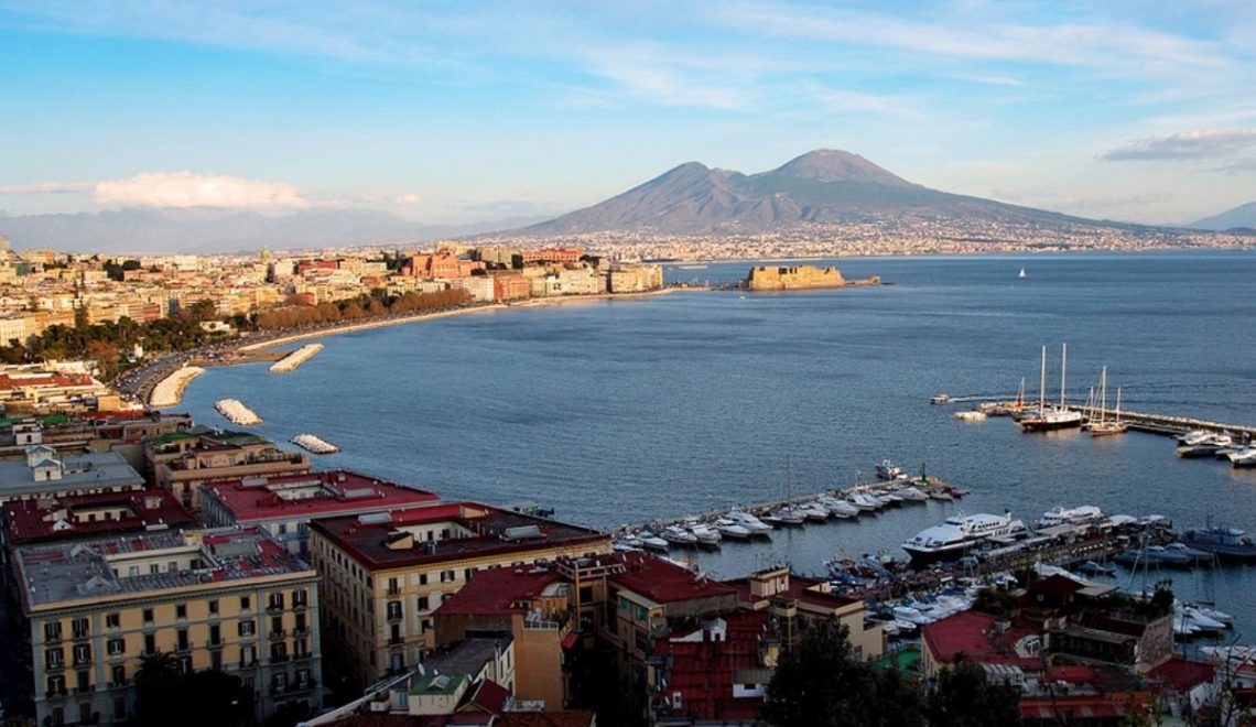 Napoli dall alto credits Giodinu via Flickr