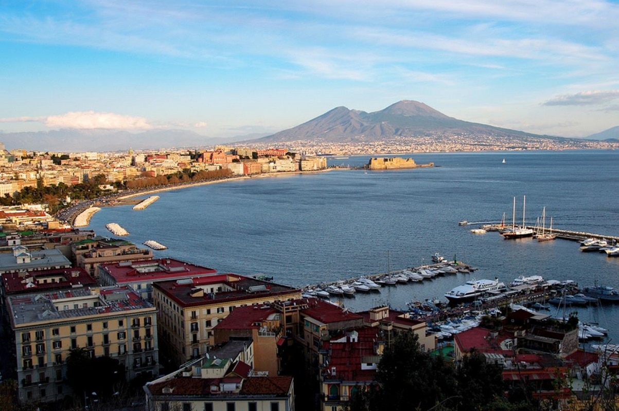 Napoli dall alto credits Giodinu via Flickr