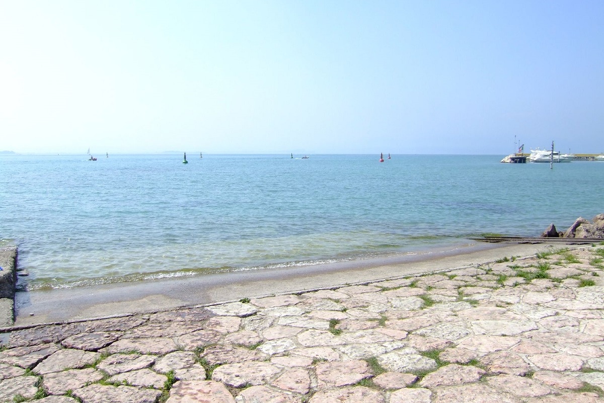 Spiagge Peschiera credits CasteFoto via Flickr