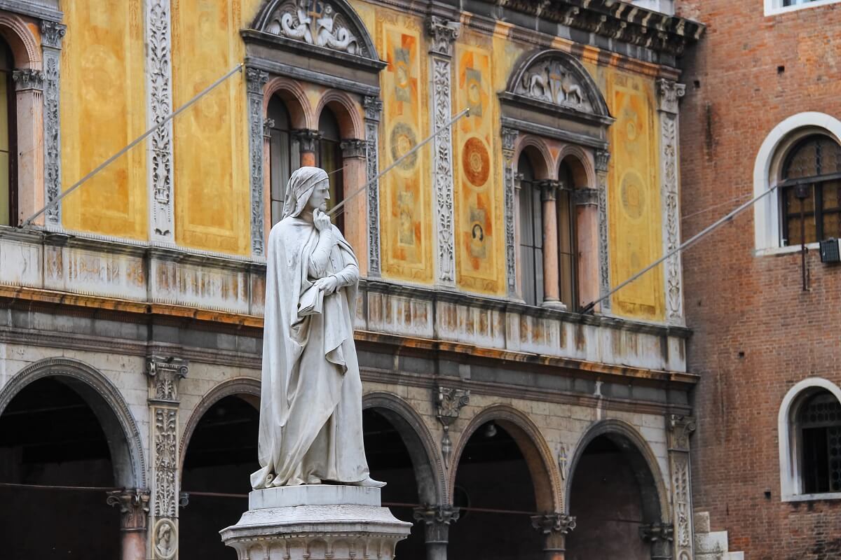 statua dante alighieri