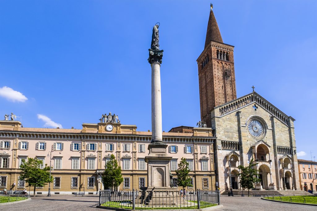 Modena: Piazza Duomo – Basilica of Santa Maria Assunta e Santa Giustina