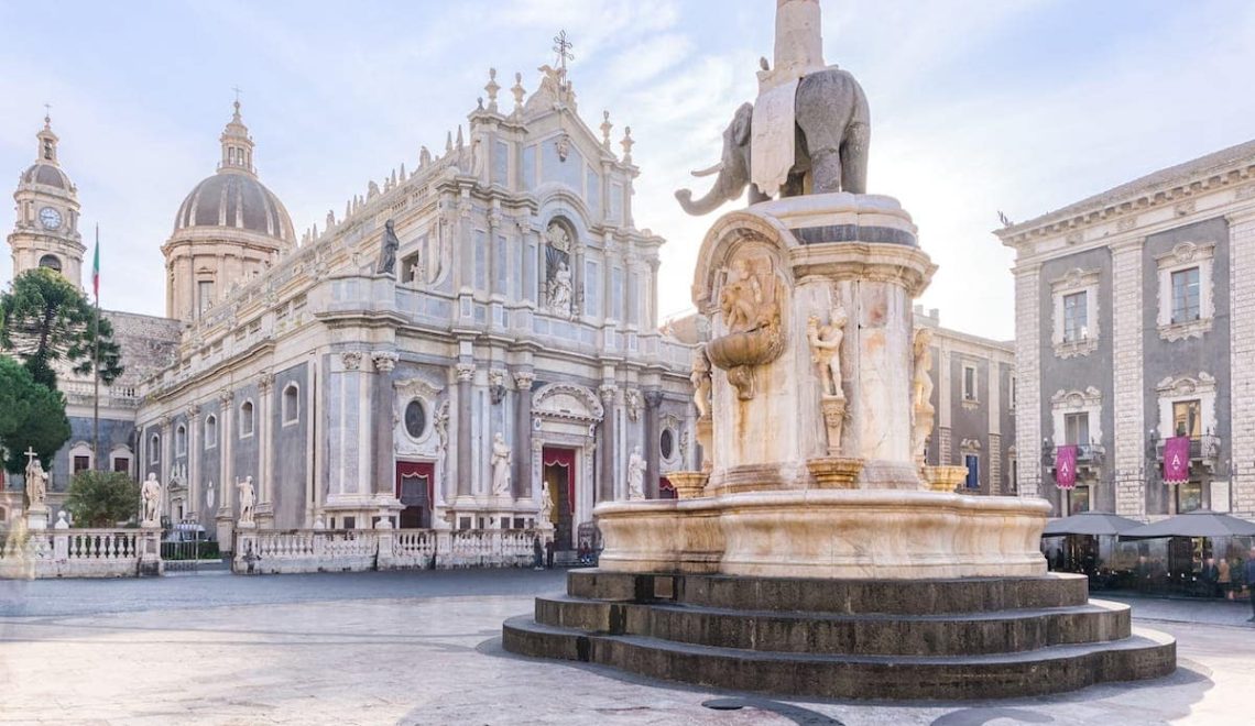 piazza del duomo e fontana dell'elefante