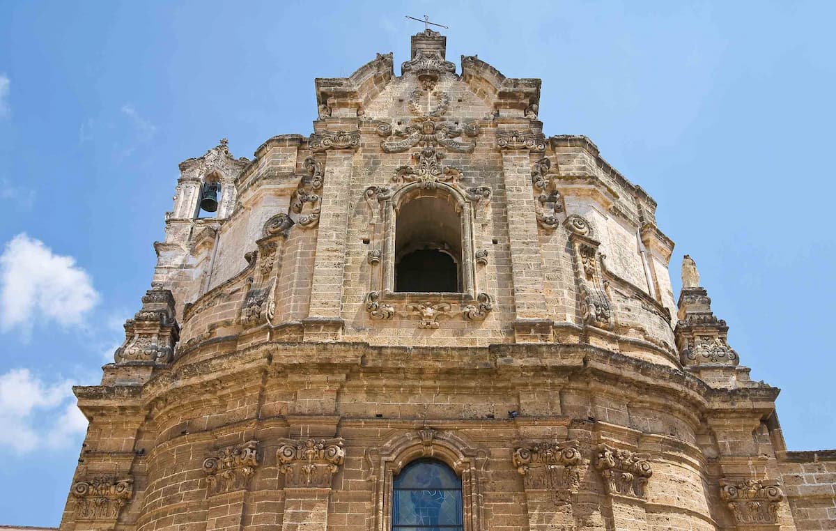 Chiesa di San Giuseppe Patriarca con la sua facciata a tamburo