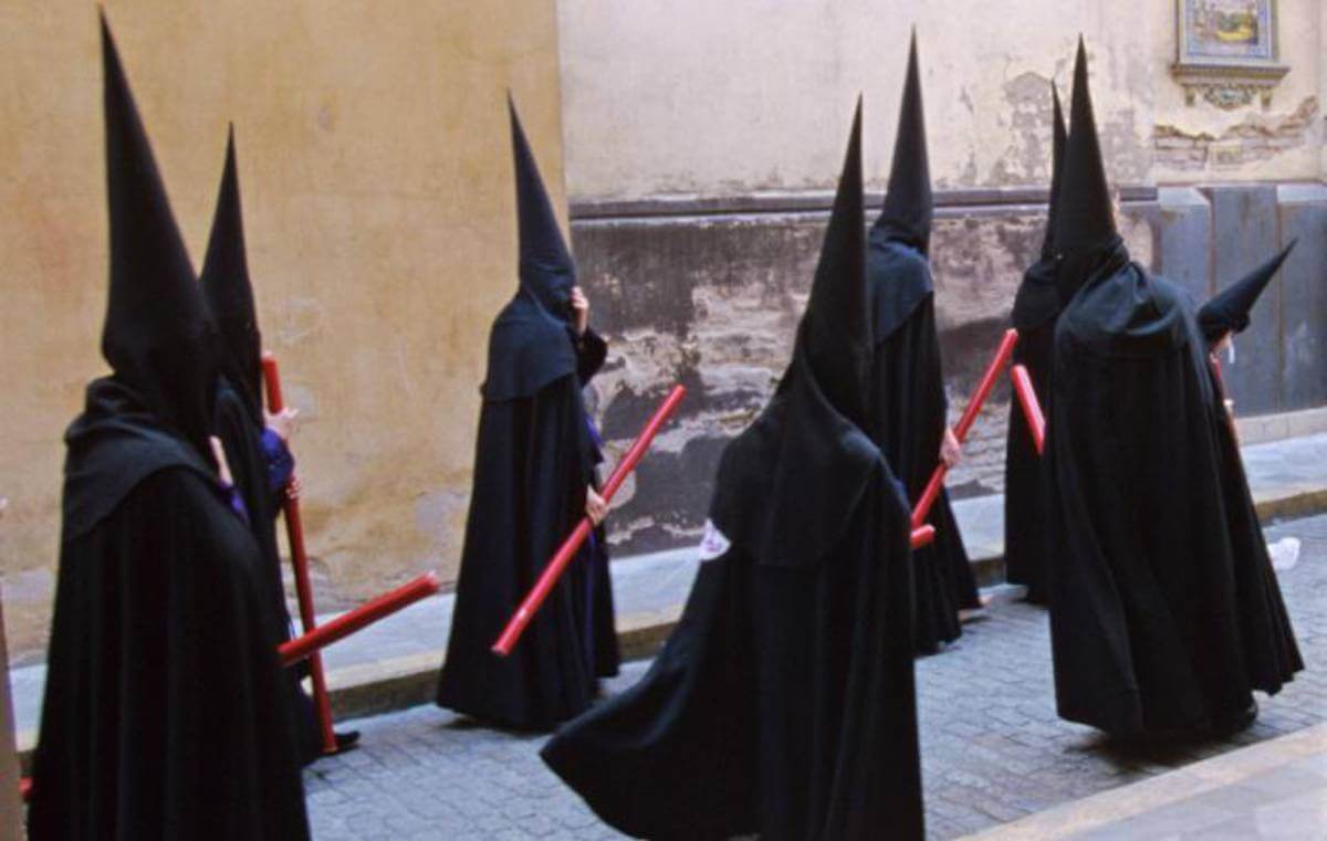 La Processione Bianca e Nera Sorrento 