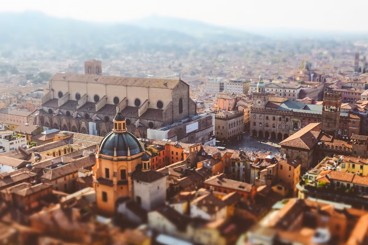Cosa vedere e fare a Bologna - Passeggiare tra i portici e gustare la cucina tradizionale