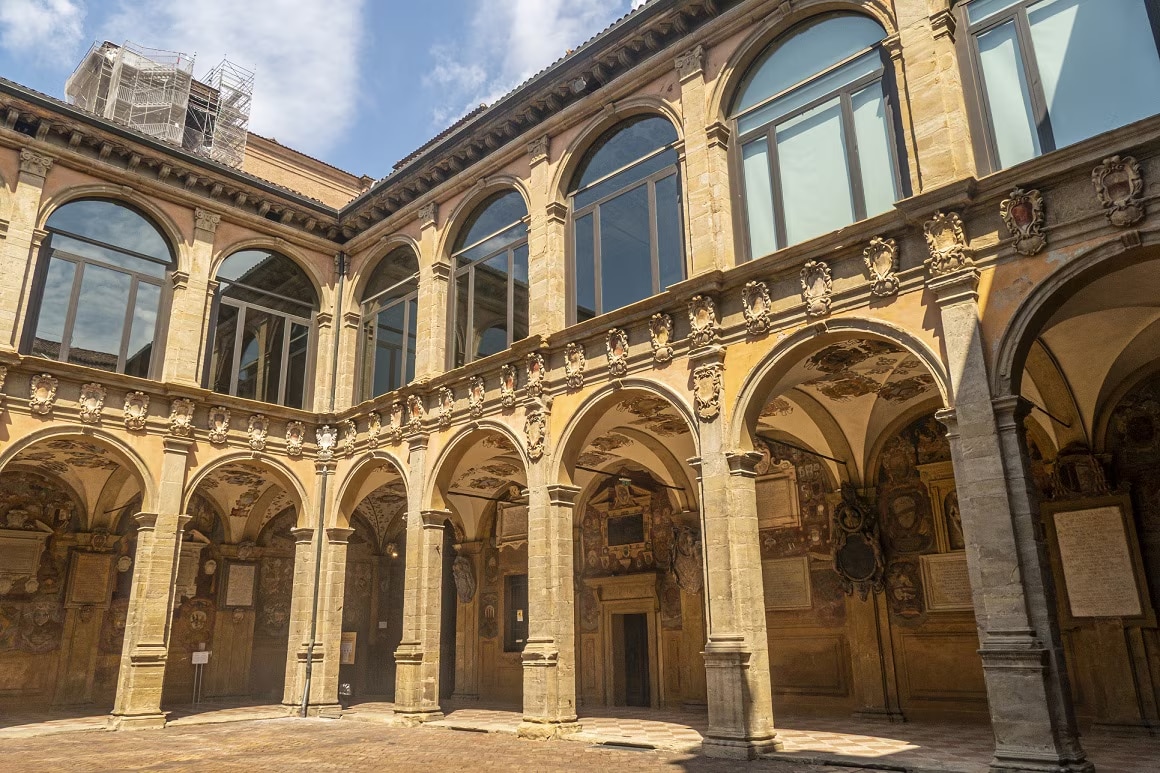 Cosa vedere e fare a Bologna - L’Università di Bologna e l’Archiginnasio