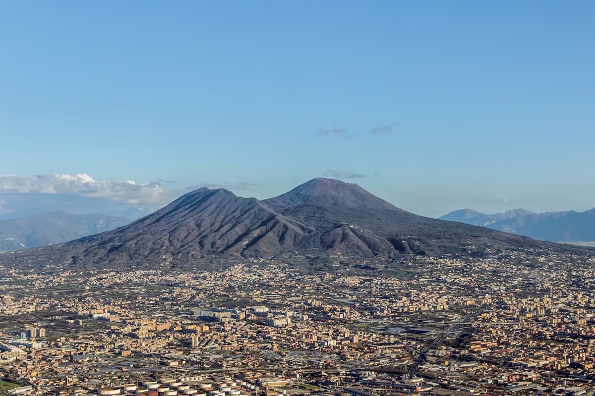 Visiting Naples in one day - Vesuvius and a walk in Chiaia