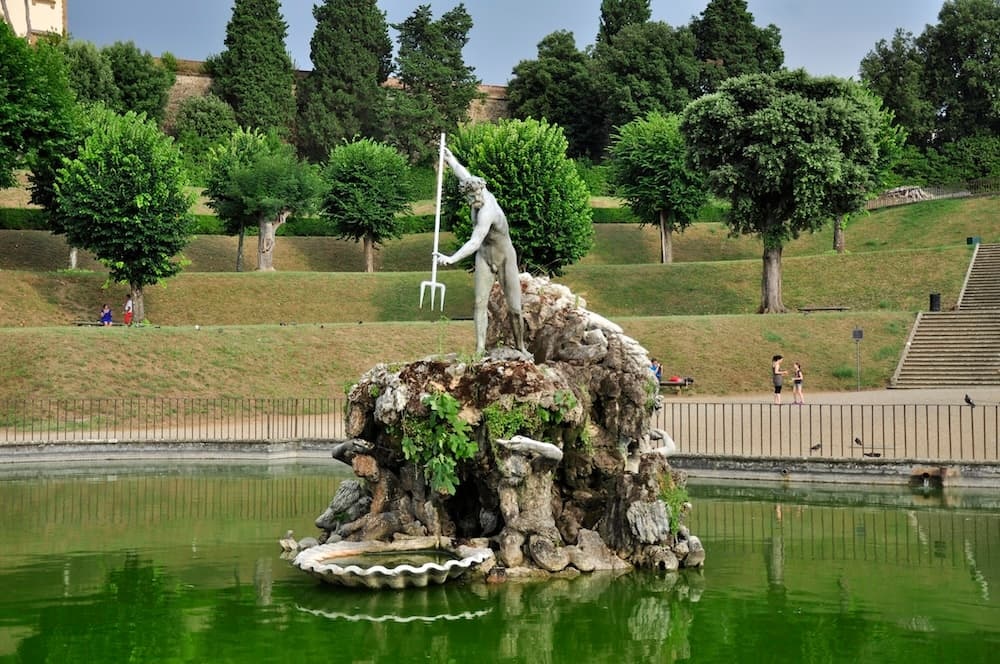 La Fontana del Nettuno: il famoso “forchettone”